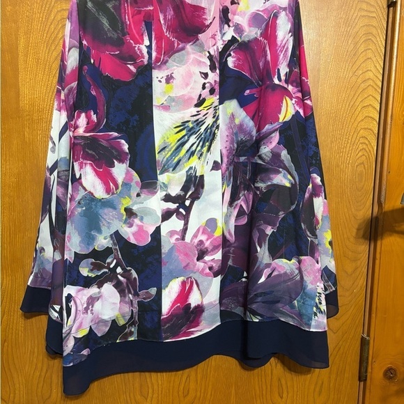 Style & Co. Long Sleeve Blouse Tunic Red, Pink, Navy Blue and yellow Floral 2X - Picture 2 of 5
